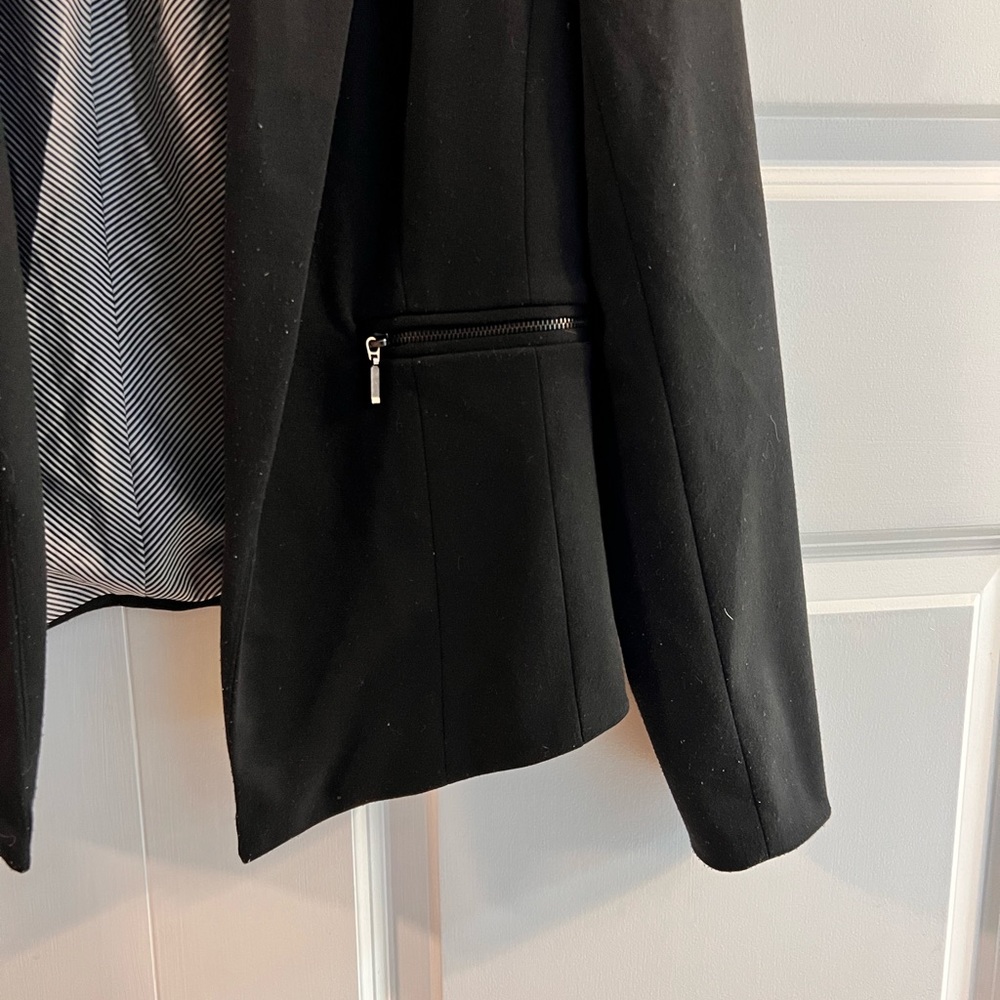 Blazer - Picture 3 of 3
